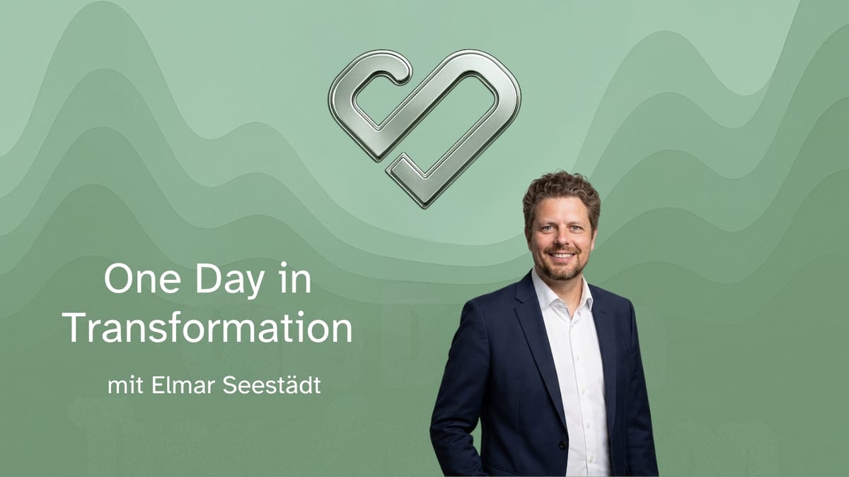 Podcast-Titelbild One Day in Transformation mit Elmar Seestädt - Porträt vor grünem Herz-Signet